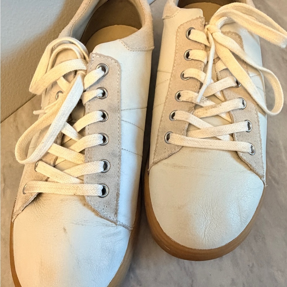 SoftWalk Leather Lace-Up Sneakers | Size 9 - Picture 4 of 6